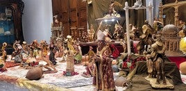 Belén con figuras originarias de Manuel López.