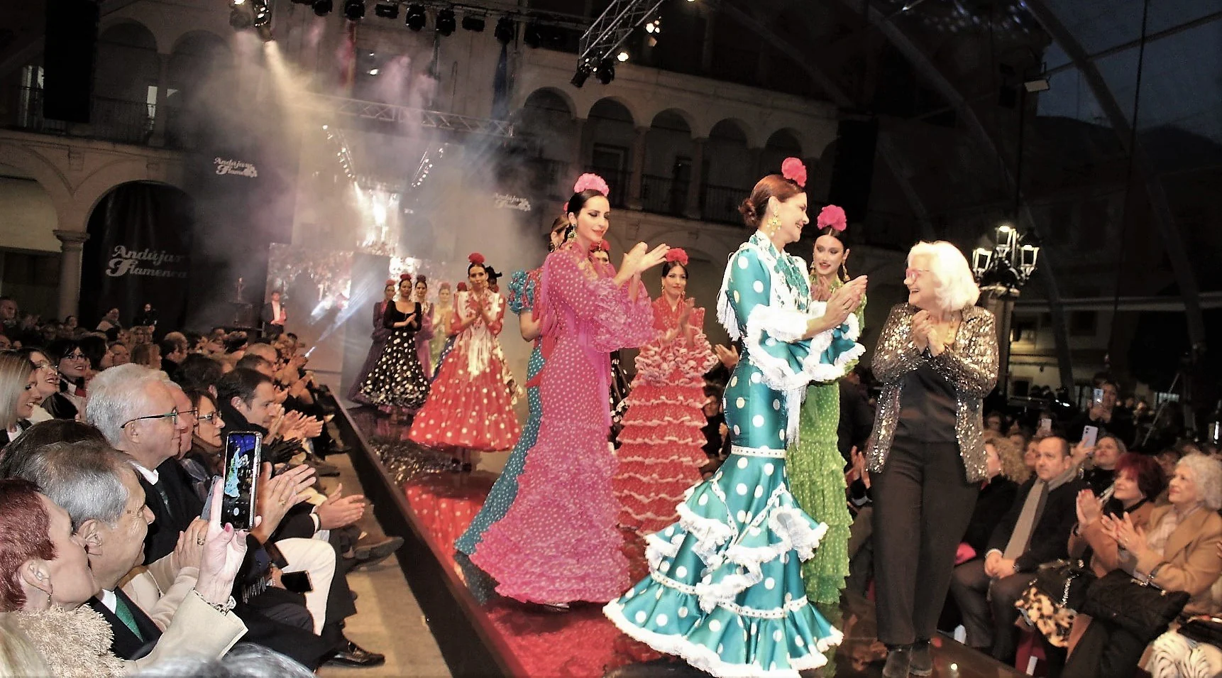 La actual normalidad reactiva la ventas en la moda flamenca