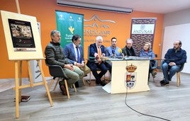 Acto de presentación del certamen poético en la Casa Municipal de Cultura.
