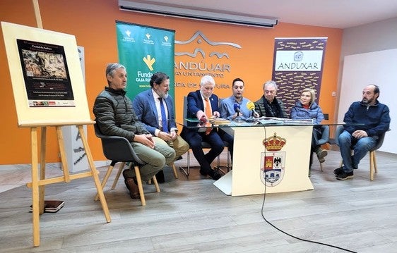 El apoyo al II Certamen Poético Internacional de Andújar Pablo Alcalde lo impulsan hacia su renombre