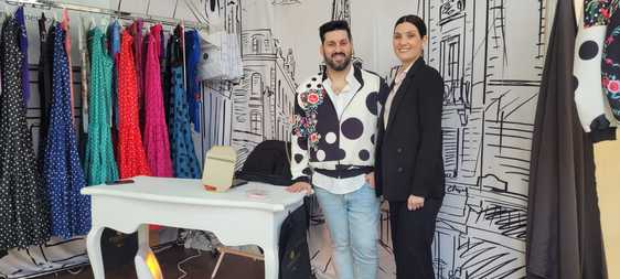 Pedro José Molinero en el stand de su firma en Andújar Flamenca.