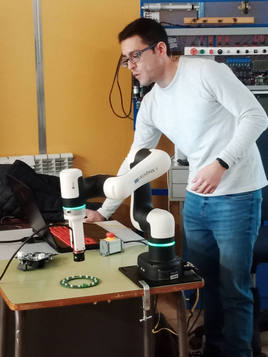 Un alumno en un ejercicio práctico.