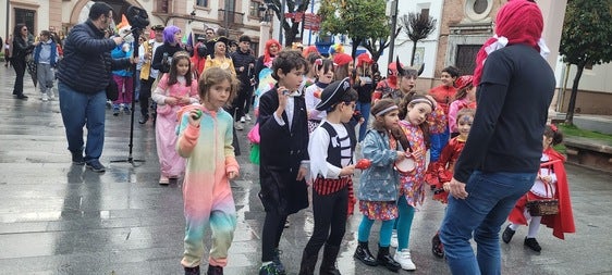 La lluvia no frena la alegría del Carnaval en Andújar