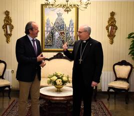 Francisco Carmona y Sebastián Chico, durante su encuentro en el obispado.