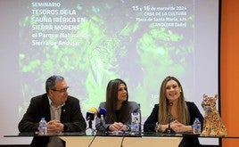 Manuel Valdivia, Azucena Cepedello y María José Lara en la inauguración.