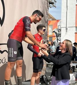 MARÍA JOSÉ FUENTES ENTREGÓ LOS PREMIOS.