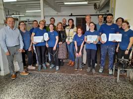 Asistetentes al acto de entrega esta tarde.