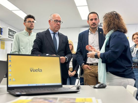 Estrella durante su visita al Punto Vuela de Arjonilla.