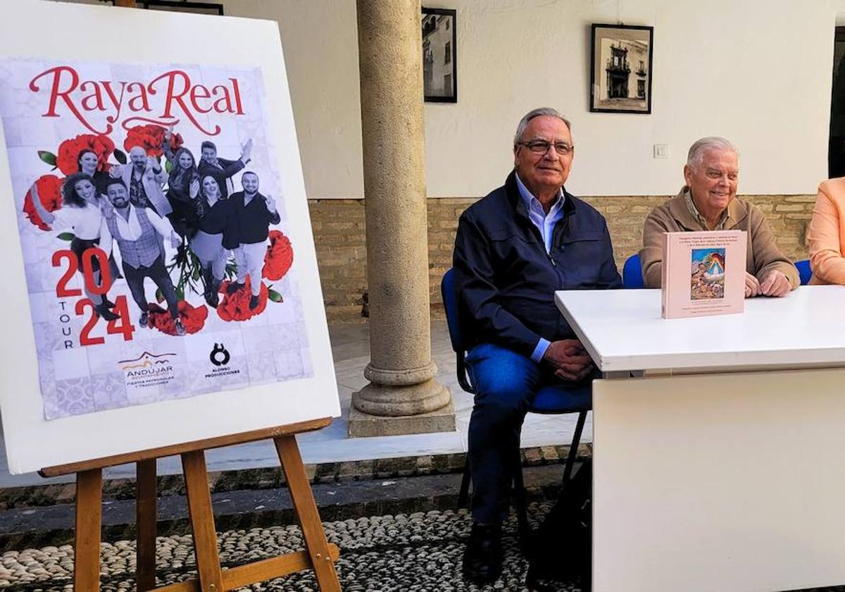 Acto de presentación del pórtico de romería este mediodía en Don Gome.