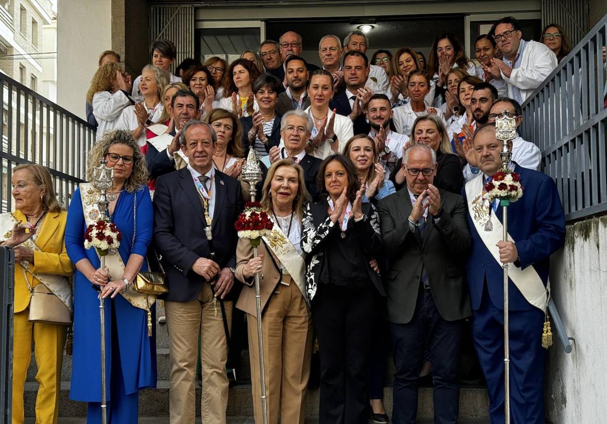 Catalina García asiste al convite de banderas en el centro de salud Virgen de la Cabeza