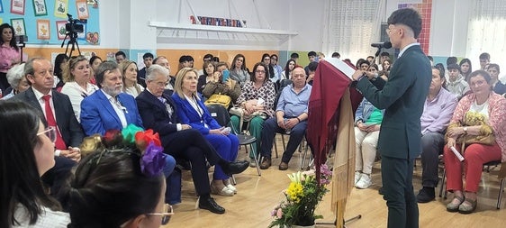 Asistentes al pregón juvenil del colegio Virgen de la Cabeza.