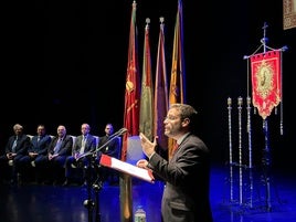 Tomás de Jesús Porras González durante su pregón en el Teatro Principal.