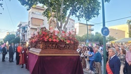 PROCESIÓN A SU PASO POR EL PARQUE DE SAN EUFRASIO.
