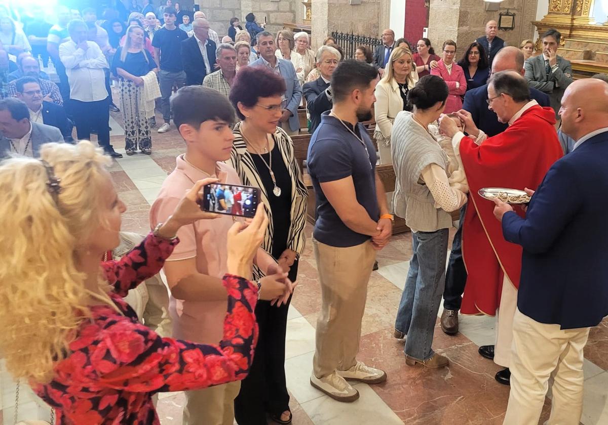 La peña Los Peregrinos renueva su compromiso con los caminantes de la Virgen
