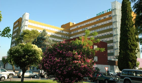 Muere un trabajador tras caer sobre él una cornisa en Andújar