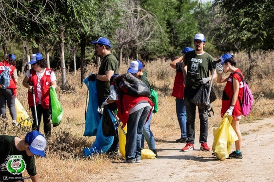 Unión en Andújar para embellecer la ribera del Guadalquivir