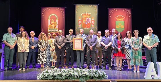 El General de Brigada de la Guardia Civil Luis Ortega como Hijo Adoptivo de Arjonilla