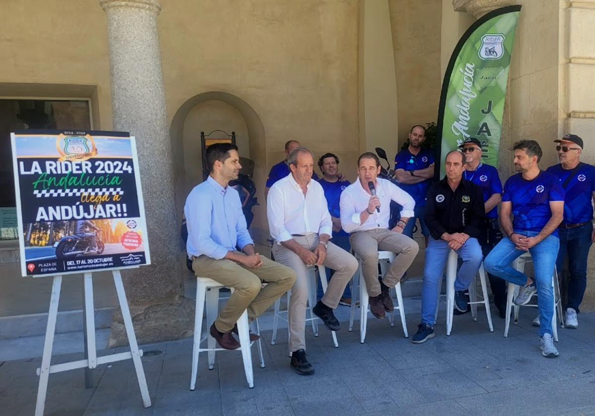 Acto de presentación de la prueba, ayer en la Plaza de España.