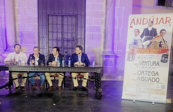 Luis Miguel Parrado, Antonio Sáez, José León y Antonio Torres, en un coloquio tras la presentación del cartel.
