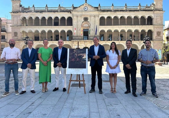 Responsables de la Fundación Iberdrola en España y Andalucía junto con el alcalde y miembros del equipo de gobierno en la Plaza de España.