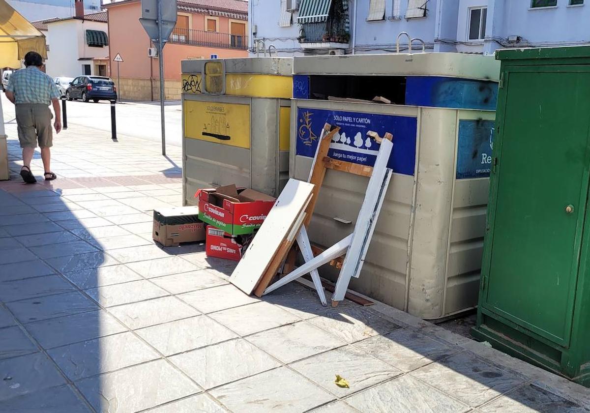 CONTENEDORES UBICACOS EN LA ZONA DE LA PLAZA DE TOROS.