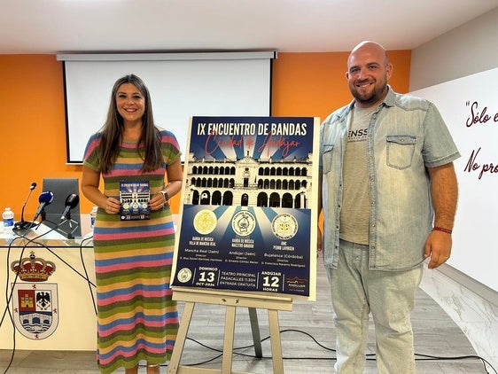 Azucena Cepedello y Fernando López en la Casa de Cultura.