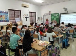 Voluntarias del colectivo, el pasado miércoles en el CEIP Capitán Cortés.
