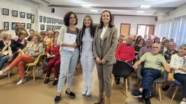 Pilar Abad, Azucena Cepedello y Marta Torres, ayer en el acto inaugural.