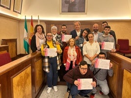 Los jóvenes beneficiarios de las prácticas con Ana Quílez y Francisco Carmona.