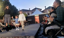 DESFILE DE MODA INFANTIL EN LA PLAZA DE LA CONSTITUCIÓN.