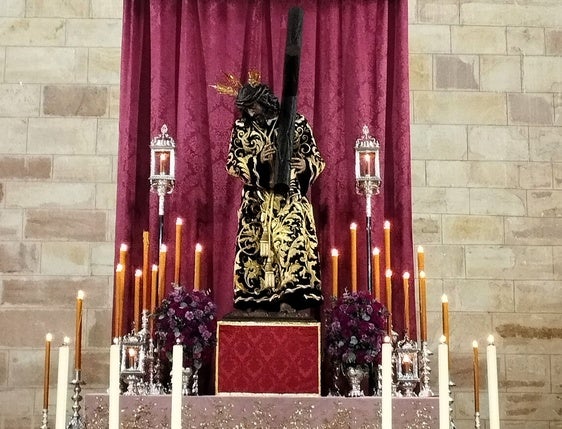 La Cofradía de la Vera Cruz realza la talla del Nazareno en el 25 aniversario