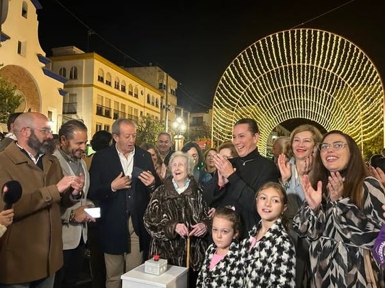 AUTORIDADES EN LA INAUGURACIÓN DEL ALUMBRADO NAVIDEÑO.