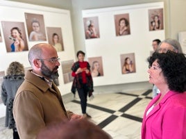 Acto de inauguración de la muestra en la Casa de Cultura.