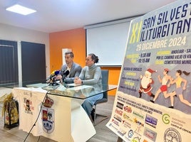 EDUARDO CUENCA Y MARÍA JOSÉ FUENTES DURANTE LA PRESENTACIÓN.