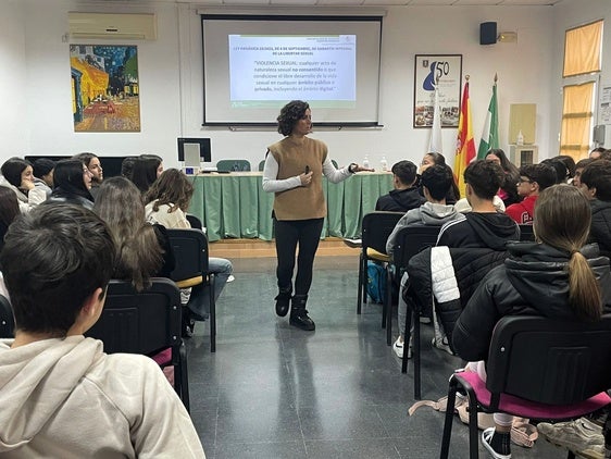 Una de las charlas celebradas en el IES Nuestra Señora de la Cabeza de Andújar.