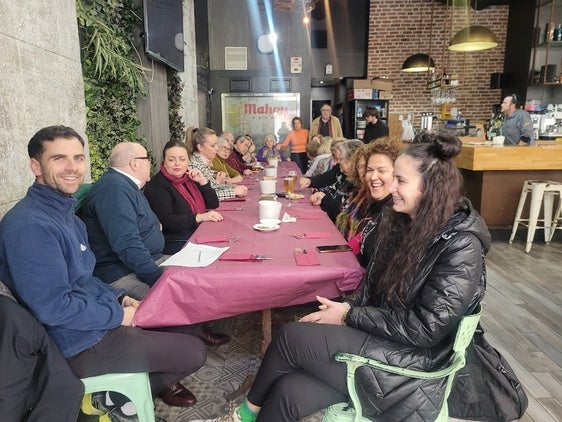 Comida celebrada el pasado jueves entre los socios y comerciantes para afianzar los proyectos.