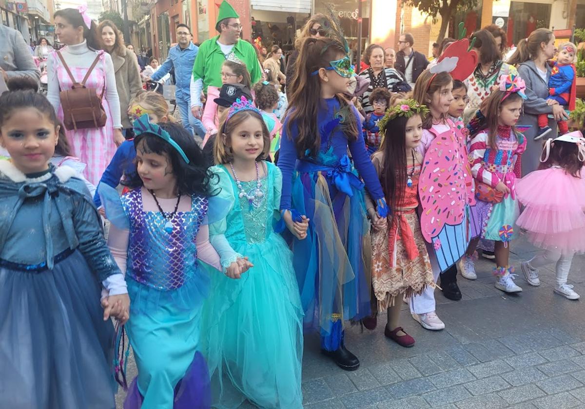 EL DESFILE DESTACÓ POR LA ORIGINALIDAD DE LOS DISFRACES.