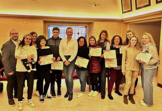 Entrega de diplomas del último curso desarrollado.