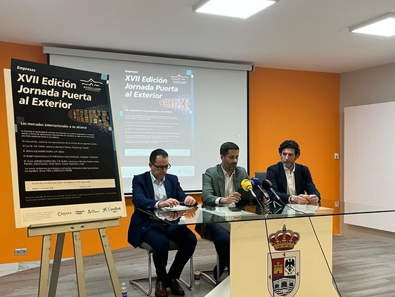 Gabriel Rayo, Juan Carlos Martínez y Juan Labella durante la presentación.