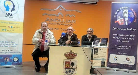 Eufrasio Navarro, Antonio Porras y José Andrés Anguita en el acto de presentación.