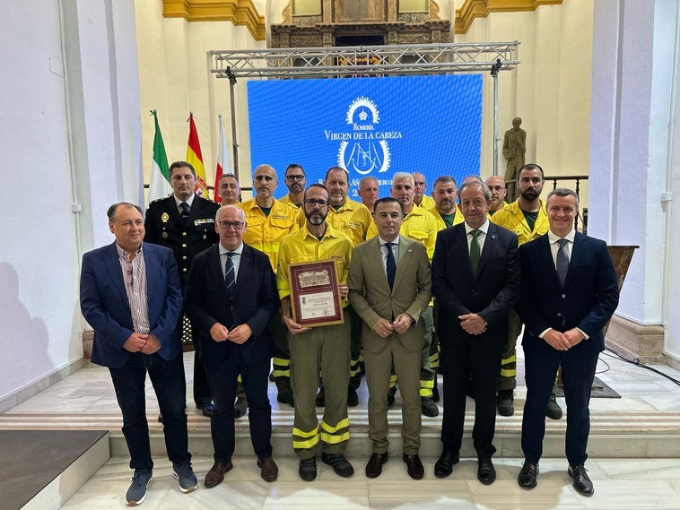 Emergencias 112 Andalucía y Canal 45 TV, galardonados como romeros de oro y de año