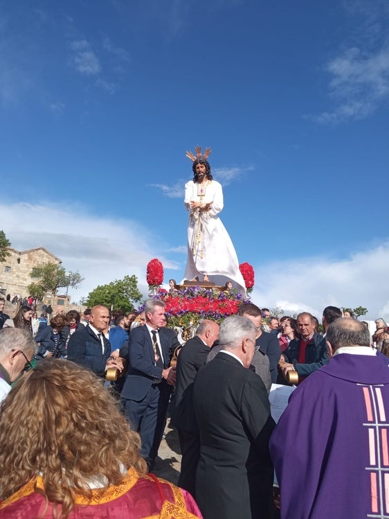 EL MARTES SANTO PUDO LUCIR AL FIINAL PESE AL MAL TIEMPO.