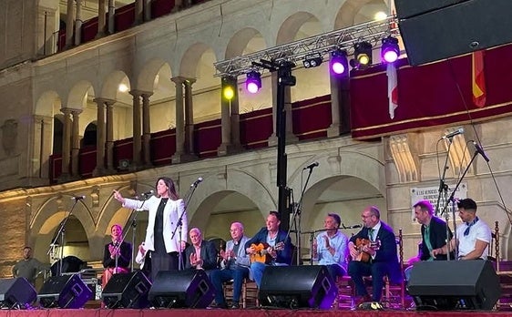 Artistas veteranos y noveles unen su talento en un trabajo discográfico a la 'Morenita'