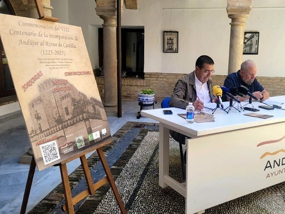 Manuel Fernández y Luis Pedro Pérez este viernes en el Palacio de los Niños de Don Gome.