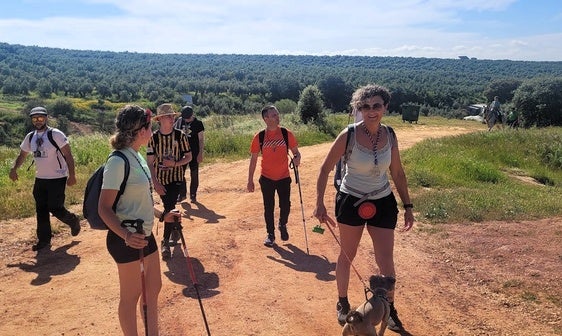 PEREGRINOS Y CABALLISTAS POR EL CAMINO VIEJO.