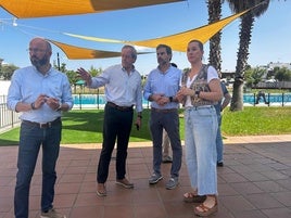 CARMONA DURANTE SU VISITA A LAS INSTALACIONES.