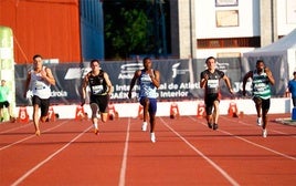 ATLETAS DURANTE UNA PRUEBA.
