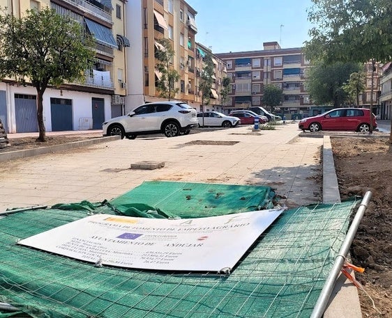 ASPECTO QUE PRESENTABA ESTA MAÑANA LA PLAZA.