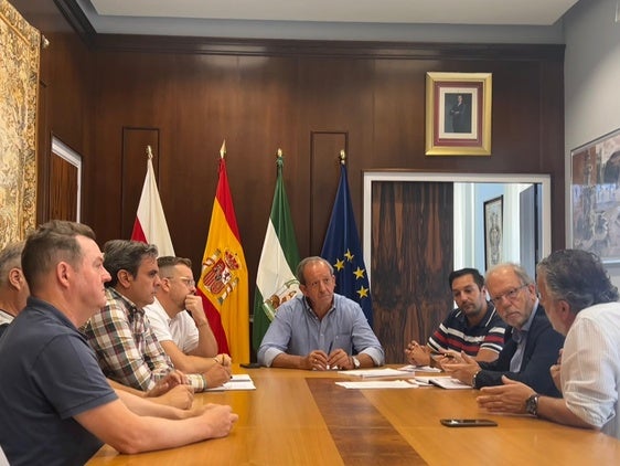 REUNIÓN ENTRE AYUNTAMIENTO Y LA EMPRESA.