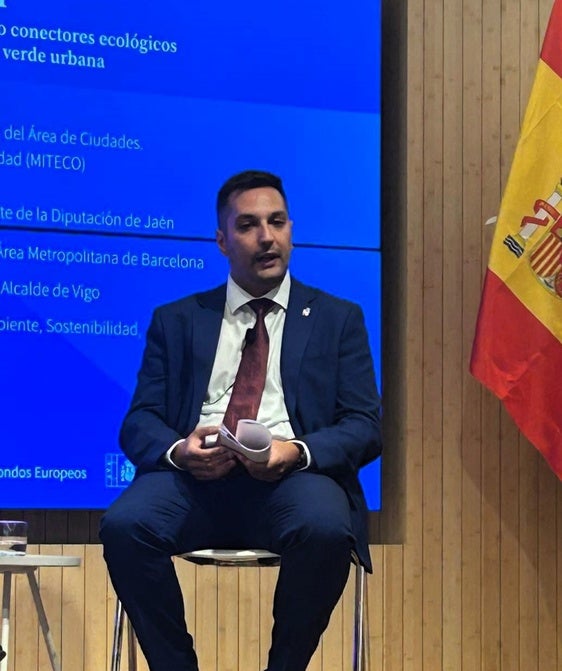 EMILIO RODRÍGUEZ DURANTE LA EXPOSICIÓN DEL PROYECTO.